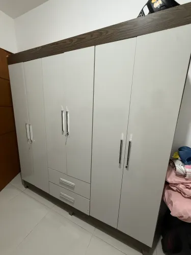 Guarda roupas 6 portas