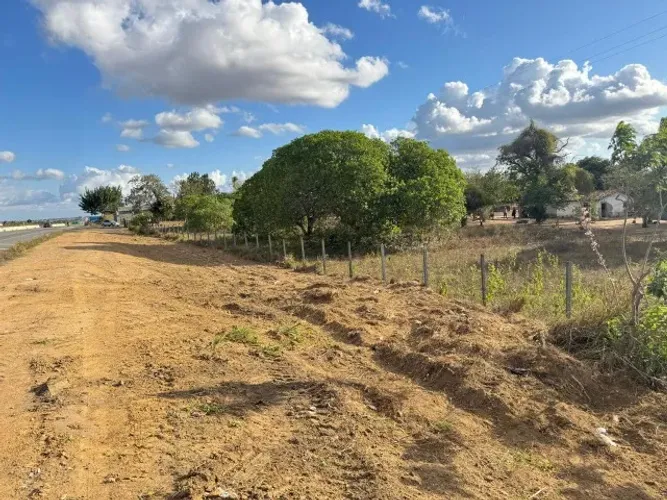ÁREA RURAL ESTRATÉGICA COM FRENTE PARA A BR 116 SENTIDO SANTA BÁRBARA A FEIRA DE SANTANA