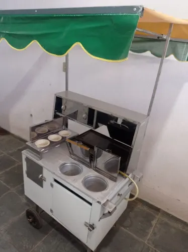 Carrinho de cachorro quente com chapa
