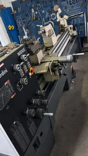 Torno para venda, não chega 500 horas trabalhadas. 