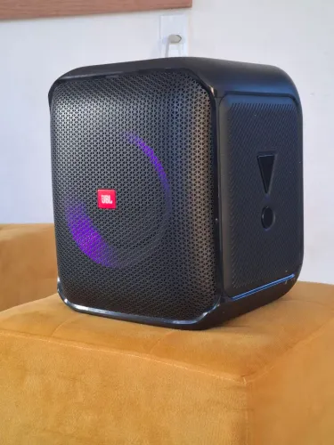 Jbl excencial usado apenas duas vezes