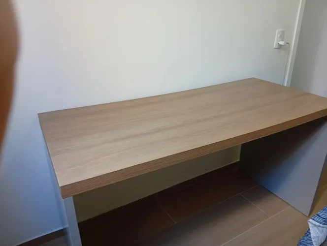 Mesa de escritório/home office/estudo em ótimo estado