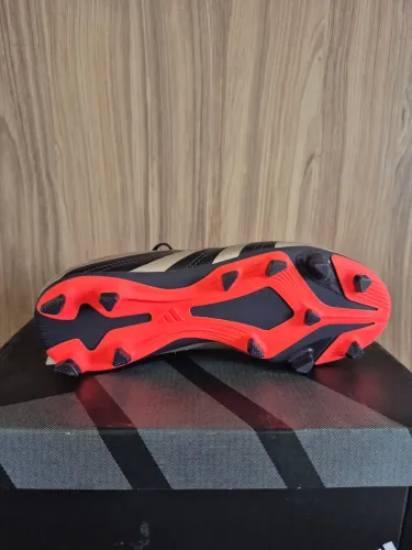 Chuteira adidas