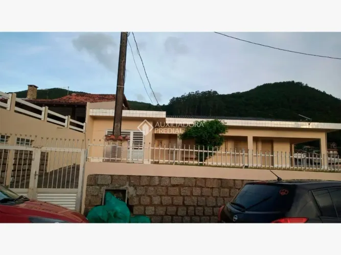 Pé na area!