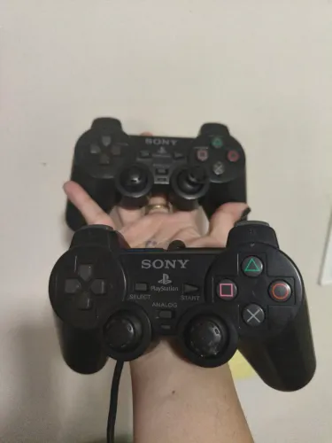 Vendo 2 controles de Playstation 2