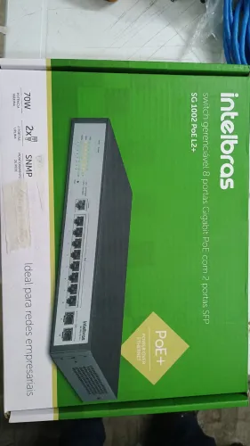 switch gerenciável Intelbras SG 1002 PoE L2+ com 8 portas Gigabit.