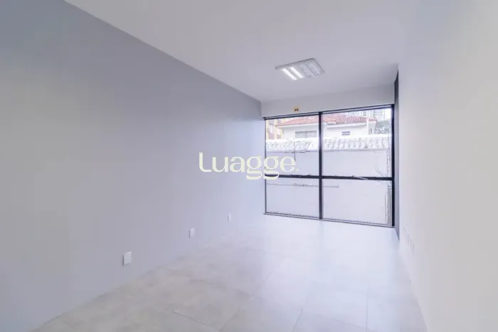 Sala com 67,56m² no bairro Petrópolis em Porto Alegre