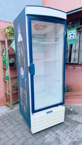 Expositora de Bebidas Metal frio Linda 110vlts Entrego