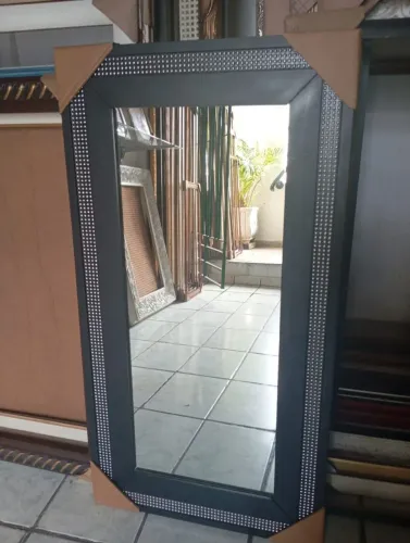 Espelho com moldura luxo madeira 