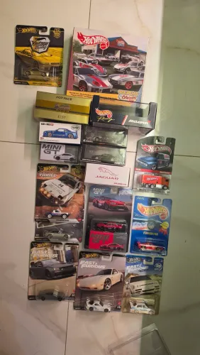 Hot wheels Lote com 23 minis