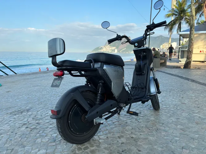 Bike elétrica Vzero Inova 1000W cinza com pedal