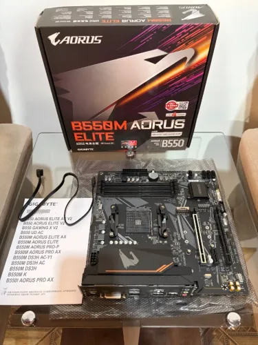 Placa Mãe Gigabyte B550M AORUS Elite AM4 DDR4 M.2 PCIe 4.0 Completa