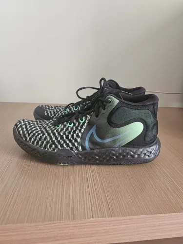 Tênis Nike KD Trey VIII - tamanho 43