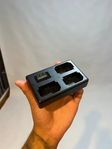 Carregador Triplo Np-fz100 Para Sony A6700 A75 A7siii fx30