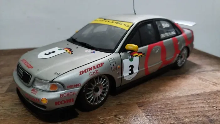 Miniatura Audi A4 super touring escala 1.18 ut models