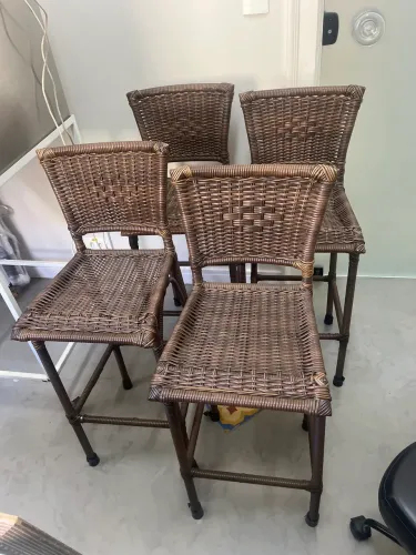 4 Banquetas Altas Fibra Marrom Sintética R$200