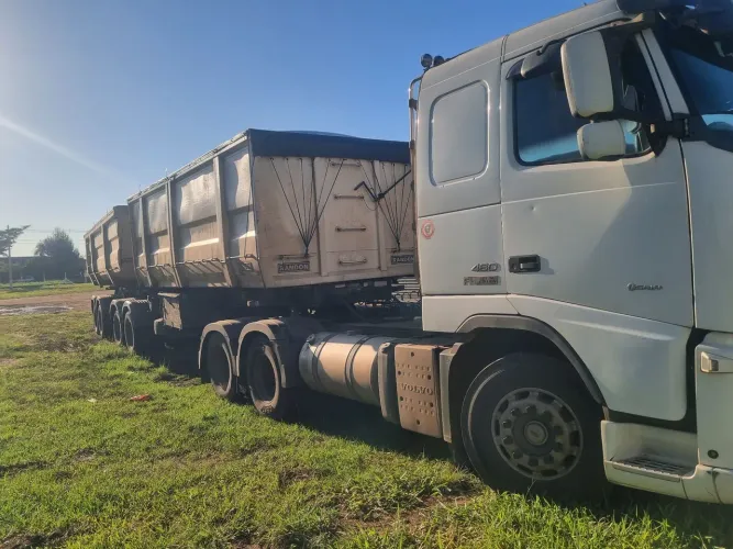 Volvo fh 460 engatado bicacamba randon 2021