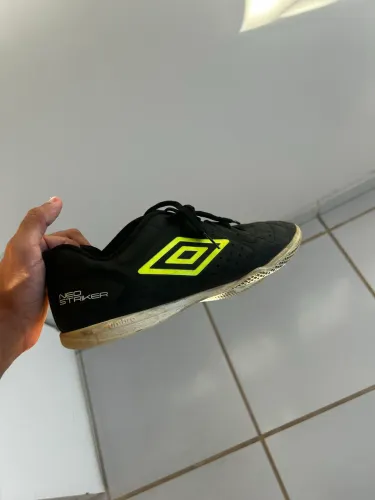 Chuteira de futsal Neo striker 