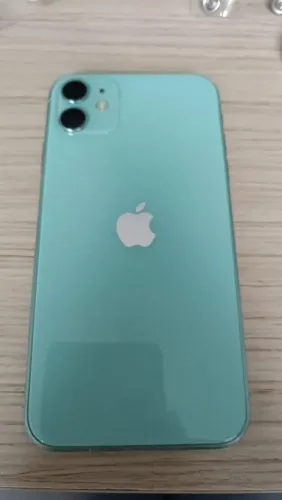 iPhone 11 novinho. Usado sempre na capa e com película.