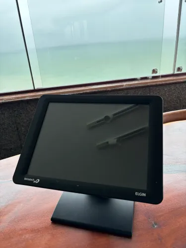 Monitor Bematech CM-15 H 15 " Cor Preto?