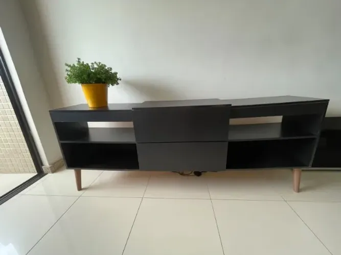 Rack para TV Preto com Pés Palito - Já Montado e Conservado!