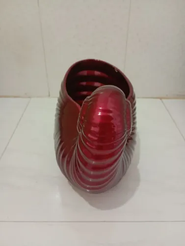 Floreira estilo caracol em cerâmica cor vermelha 