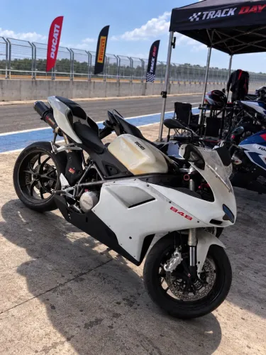 Ducati 848 para track day, pista, legalizar ou sucata desmanchar
