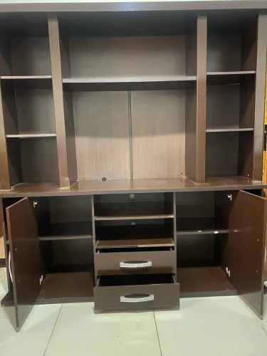 Estante para livros e TV