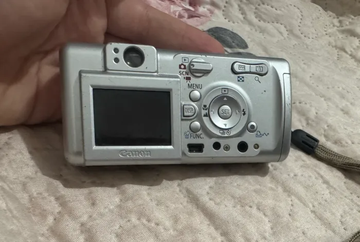 Câmera Vintage Canon PowerShot A400 (2004) - Para Coleção ou retirada de peças