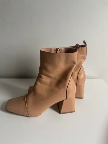 Bota bege TAM 36
