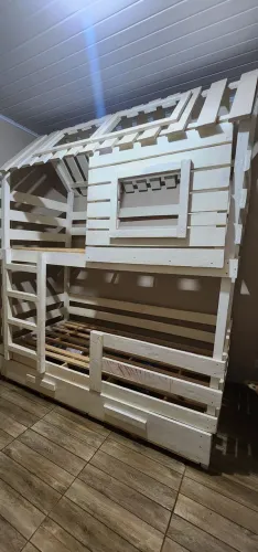 Cama Beliche modelo casinha com escorrega