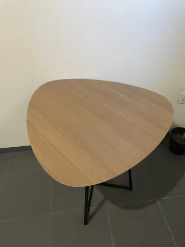 Mesa semi nova sem marca de uso
