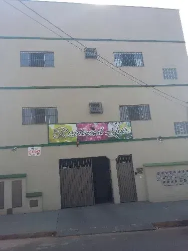 kitnet próximo ao Buriti Shopping com garagem e internet.