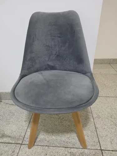 Cadeira cinza de veludo