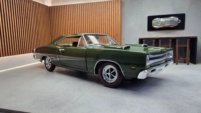 Miniatura Dodge Super Bee Autoworld 1/18