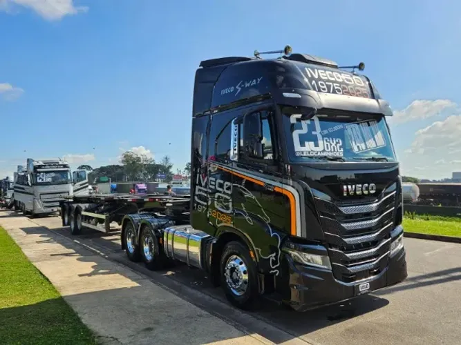 Iveco S-way 480 6x2 Ano 23 Baixo km + Bug de Container 40 pés 12 locks com plataforma