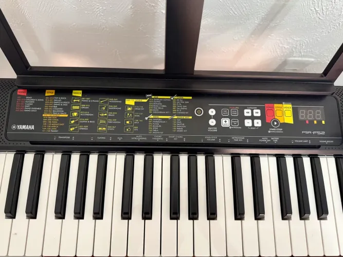 Teclado Yamaha 61 Teclas PSR F52 com Fonte Bivolt