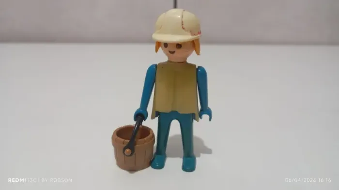 Playmobil boneco trol com balde