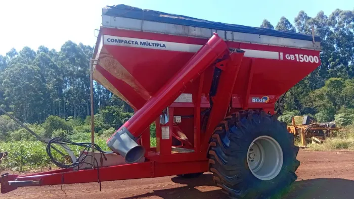 Carreta graneleira becker 15000