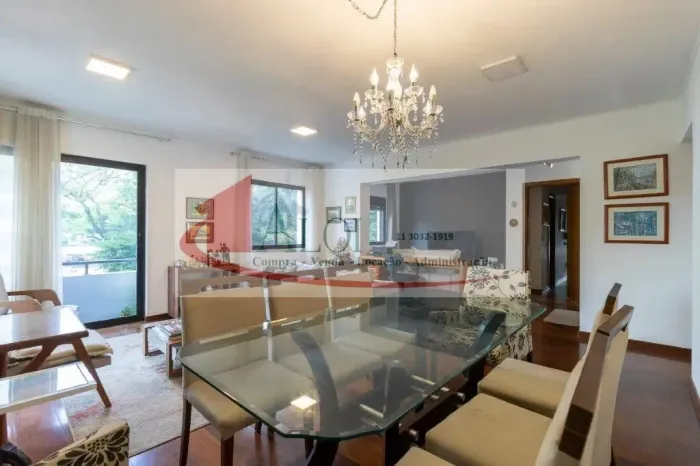 Este belo apartamento de 150m² Campo Belo, oferece um espaço amplo e sofisticado, perfeito