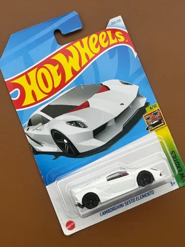 Hot Wheels Lamborghini Sesto Elemento Branco