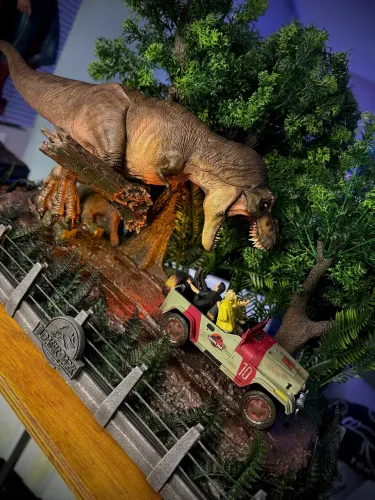 T Rex Chase 1/20 Iron Studios