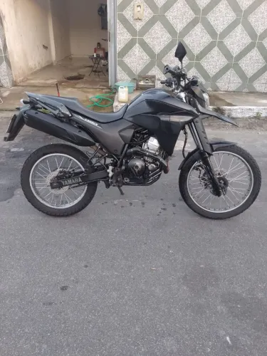 Vende-se moto Lander 250 / 2021.