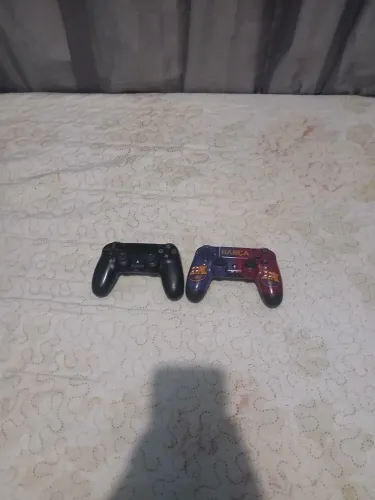2 controle d3 ps4 vendo ou troco preferência e troca pro controle de xbox one