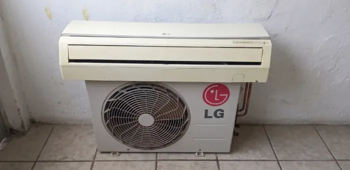 AR-CONDICIONADO 12.000 BTUs + INSTALAÇÃO COMPLETA
