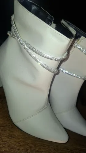 Vende-se bota