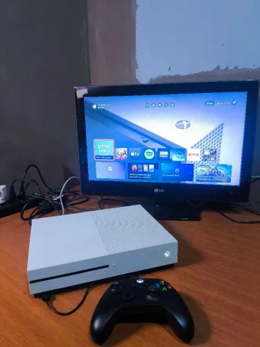 Xbox one S com controle de séries S em até 12x troco em ps4 slim