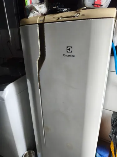 Geladeira Eletrolux 127v 240 litros usada