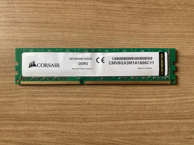 Memória RAM DDR3 8GB 1600Mhz CORSAIR