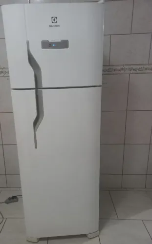 Geladeira Electrolux Fros Free 220V